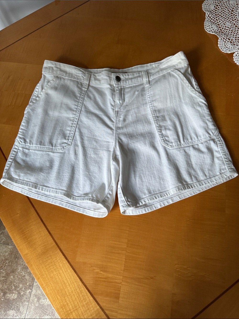 Vince white  Women's Casual Utility Shorts size 30